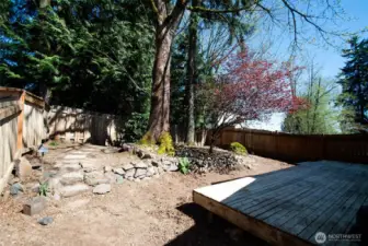 Spacious deck for entertaing!