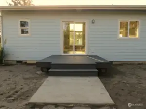 ENJOY AN EVENING AT HOME ON THE DECK!