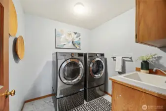 laundry / mud room off entrance to garage