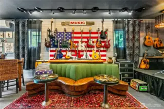 900 sqft shop