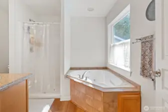 Upper level primary bath
