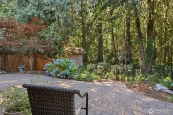 So private, quiet and mature landscaping!