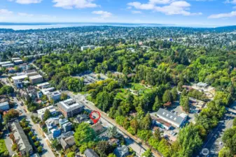 Well-located adjacent to the Woodland Park Zoo & Rose Garden, Phinney, & Greenlake with great access to 99.
