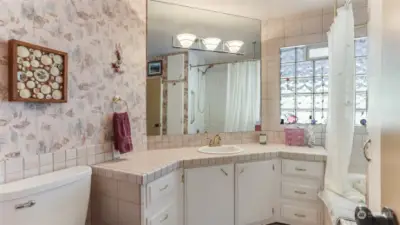 Enjoy tons of counter space in this full bathroom.