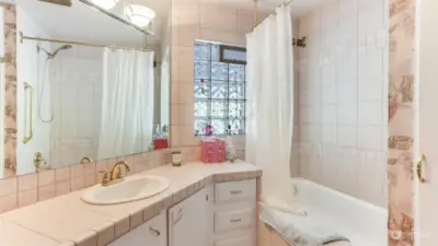 Spacious full bathroom.