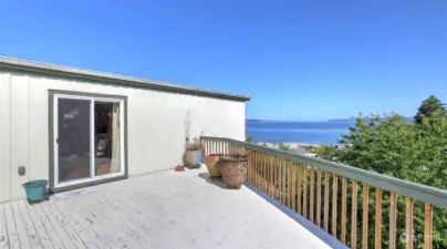 Expansive deck with stunning views!