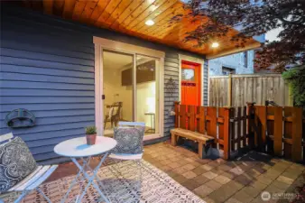 End Unit with great western light and fenced in patio
