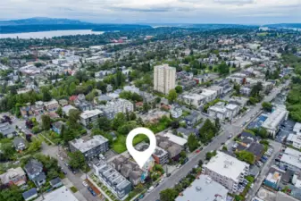 Just mins to 'downtown' Beacon Hill, 1 mile to Light Rail Station