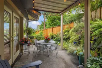 large outdoor covered patio. Perfect for use year round