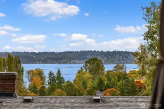 Views throughout the entire home of Lake Washington and Cascade Mountain range