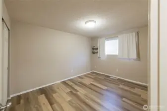 Bright and versatile bedroom—perfect for guests or office.