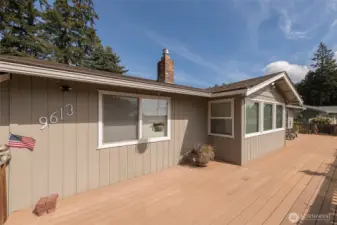 Enjoy al fresco meals with a view of Mt. Rainier.