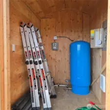 well house + booster tank / insulated