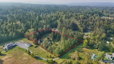4.55 ACRES (198,198 SF) WITH ENDLESS POSSIBILITIES.