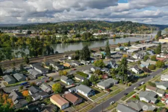 Just a few blocks from the Cowlitz River and historic downtown Kelso.