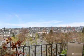 Front-row seats to wide-open neighborhood and city vistas, day and night.