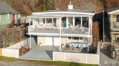 This 2 bed 2 bath home offers a garage for your boat. PLUS lots of parking for all your guests.