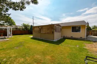 Huge fully fenced yard