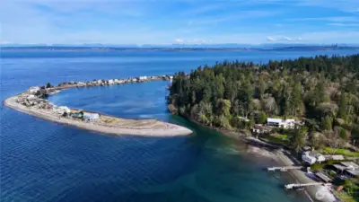 The property is set in a quiet cove adjacent to the Point Monroe Lagoon—an important natural habitat that shelters migratory birds, shorebirds, eagles, and herons. Enjoy crabbing, fishing, kayaking, and beach combing, and keep an eye out for pods of orcas and sea lions.