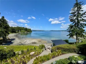 A Bainbridge Island Architectural Waterfront Masterpiece.?Introducing 9844 Northeast Lafayette Avenue—where thoughtfully designed interior spaces blend with the natural beauty of the Puget Sound.