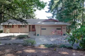 Front view of the home from Long Lake Dr. It has been well kept over the years.