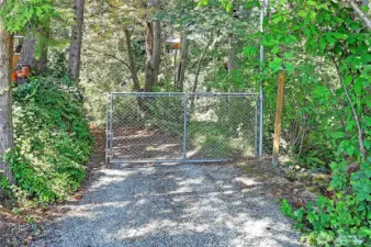 Great trail to the beach steps away.