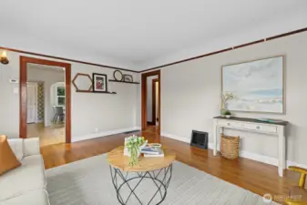 Check out the classic Craftsman details!