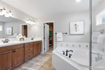 Lovely 5-piece en-suite with walk-in closet beyond.