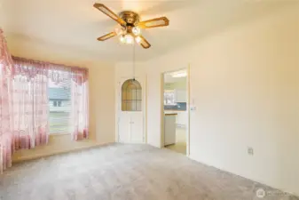 Here you can see the doorway to the country kitchen...