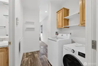 guest bedroom w/murphy bed