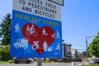 Home sit 1 block from City of Seattle designated Healthy Street. Closed to through traffic. Local traffic only. Pedestrian friendly! Community focused area.