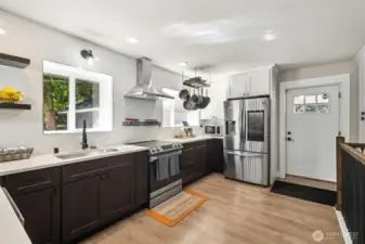 High-end stainless steel appliance all stay!