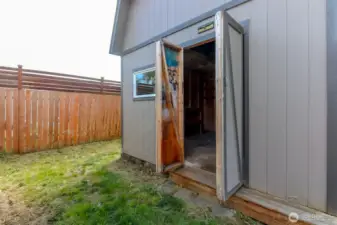 Huge shed for garden, work room, or man or Diva cave.