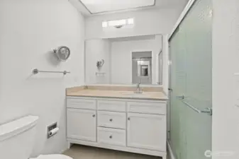 Primary 3/4 bath