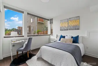 Guest bedroom/Office