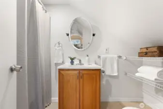 Full En-Suite Bath with Tub and Shower