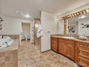 Spa-inspired ensuite bath with dual vanities and soaking tub
