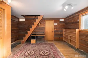 2nd Bedroom w/ loft access