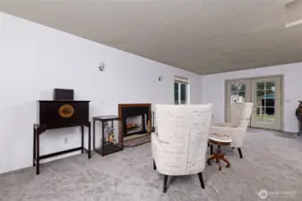 The large added room - cool space!