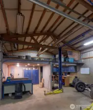 Shop - WITH a vehicle lift!