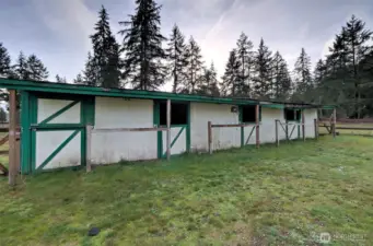This barn is in pretty tough shape - definitely needs some TLC to be functional again but GREAT possibility!