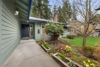 Desirable Rambler in University Place Woodlake Commiunity