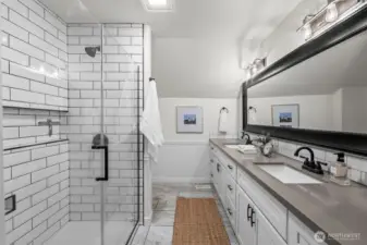 Upper 3 - Ensuite 3/4 bathroom