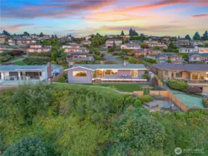 Nothing but green belt in your backyard, no roofs, no power lines: these views are yours!
