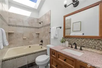 Bathroom w a jetted soaking tub
