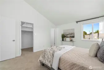 Primary w walk-in closet