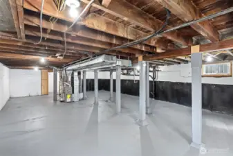 521: Unfinished basement with expansion potential