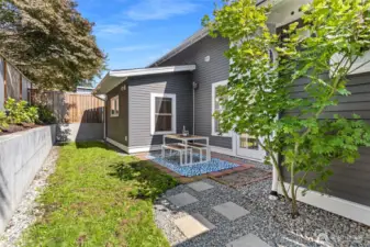 519 DADU: private, fully fenced yard and patio area