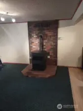 fam rm w/ pellet stove