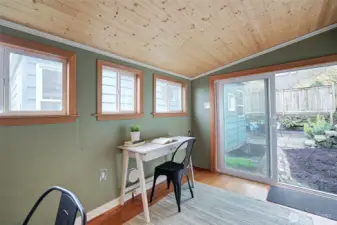 Artist studio or gaming room? The choice is all yours!